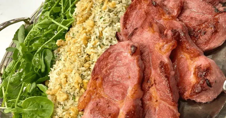 Foto da receita de Sobrepaleta suína e arroz com nozes