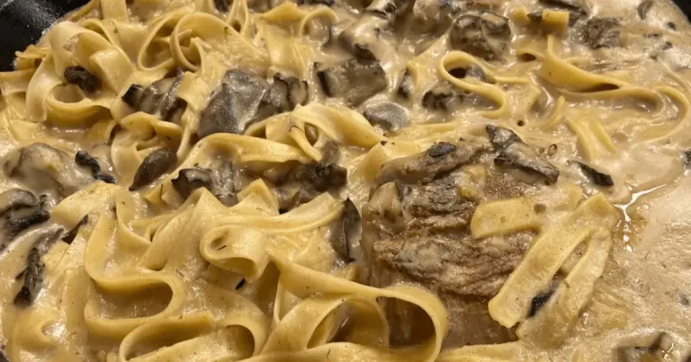 Foto da receita de Tagliatelle ao molho de funghi com escalope de filé mignon