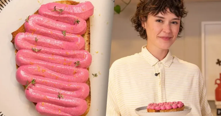 Foto da receita de Torrada com pasta de tofu e beterraba