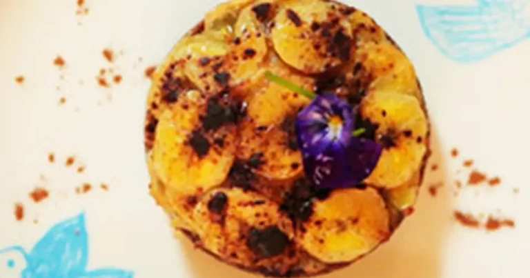 Foto da receita de Torta de banana com crosta de amêndoas, cacau e gengibre