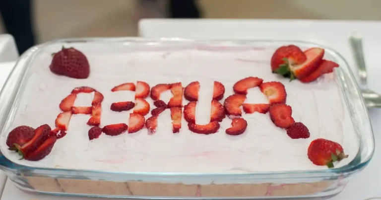Foto da receita de Torta de Bolacha com Morangos