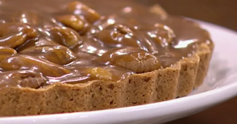 Foto da receita de Torta de noz pecã e caramelo cremoso
