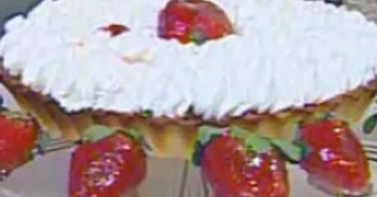 Foto da receita de Torta marshmellow de morango