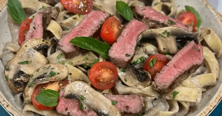 Foto da receita de Alcatra com fettuccine ao molho de cogumelos