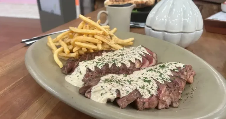 Foto da receita de Ancho ao molho de mostarda e alho negro