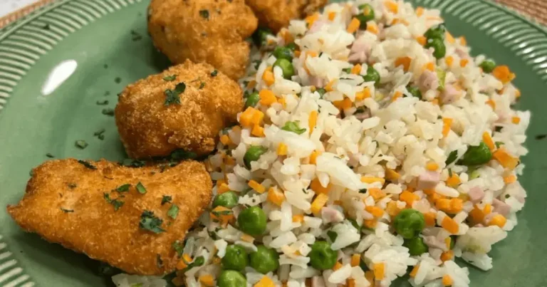 Foto da receita de Arroz de festa com nuggets de frango artesanal