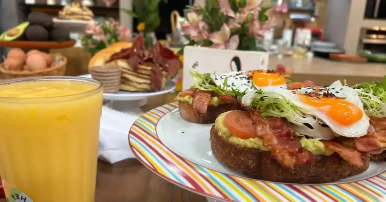 Foto da receita de Avocado com smoothie tropical
