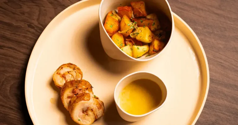 Foto da receita de Ballotine de frango com batatas lyonnaise