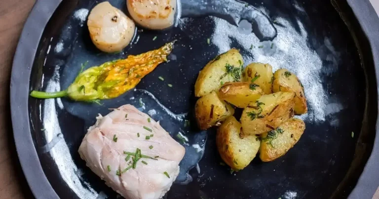 Foto da receita de Ballotine de pescado recheado com batatas sauté ao molho rosé
