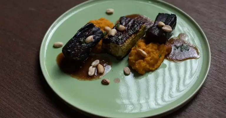 Foto da receita de Berinjela e abobrinha glaceadas com chutney de tamarindo