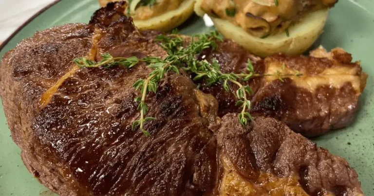 Foto da receita de Bife ancho grelhado e batata recheada com cogumelo