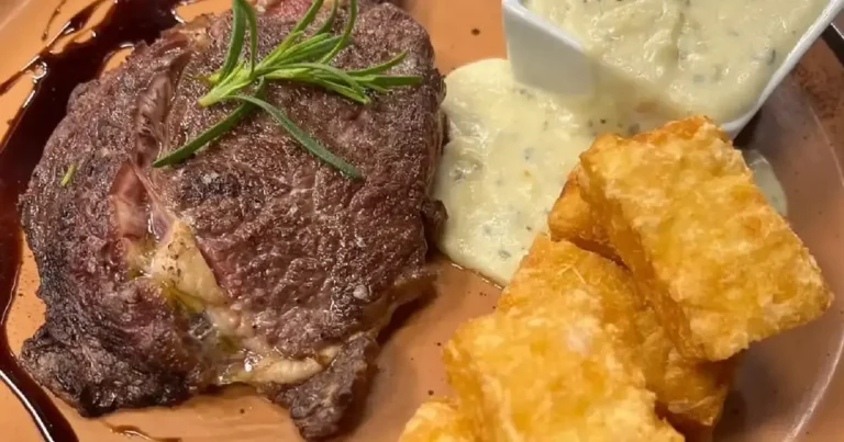 Foto da receita de Bife ancho grelhado e mandioca com queijo