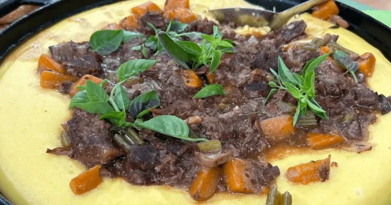 Foto da receita de Bochecha de boi com polenta cremosa