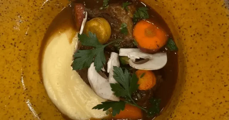 Foto da receita de Boeuf bourguignon com chocolate amargo