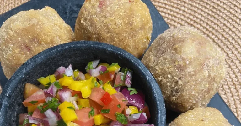 Foto da receita de Bolinho de carne-seca com molho lambão