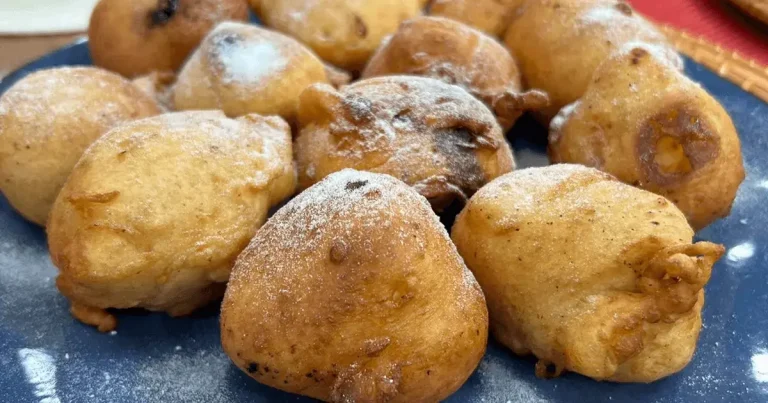 Foto da receita de Bolinho de chuva recheado com bombom