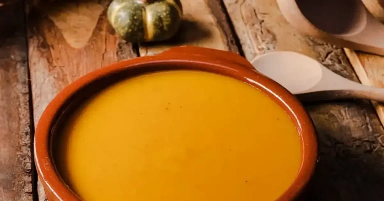 Caldo de porco caseiro