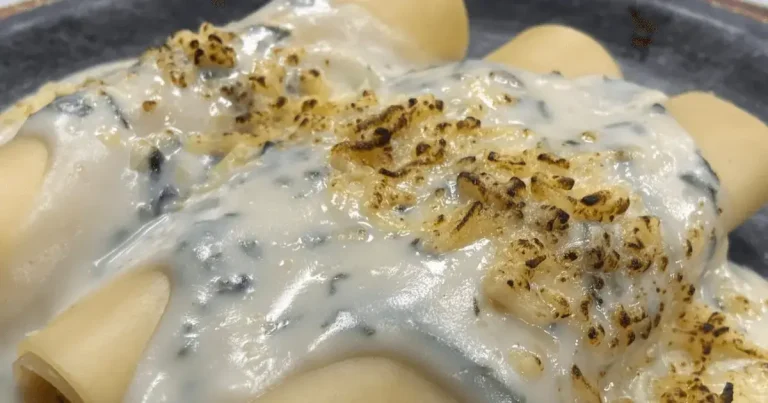 Foto da receita de Canelone recheado de frango defumado ao molho branco com espinafre