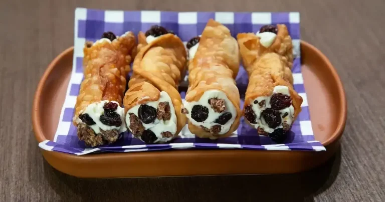 Foto da receita de Cannoli com ganache de passas ao rum