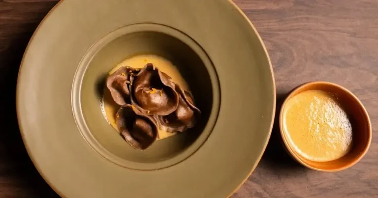 Foto da receita de Capeletti de cacau e café recheado com banana e creme anglaise de café