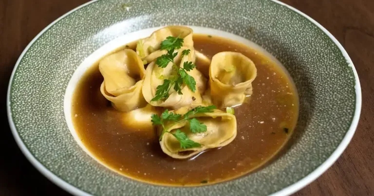 Foto da receita de Capeletti de carne in brodo