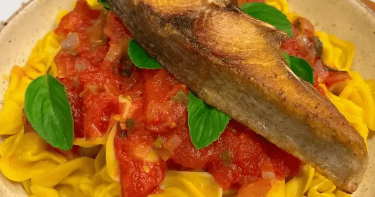 Foto da receita de Capeletti recheado de queijo ao molho pomodoro e filé de peixe
