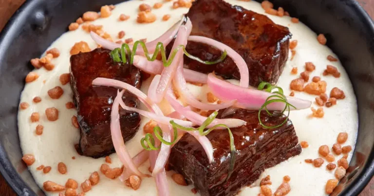 Foto da receita de Carne de sol com pirão de leite e pipoca de queijo coalho