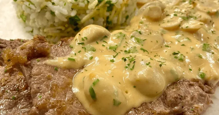 Foto da receita de Contrafilé ao molho de estrogonofe