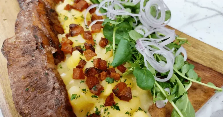 Foto da receita de Contrafilé grelhado com mandioca e bacon