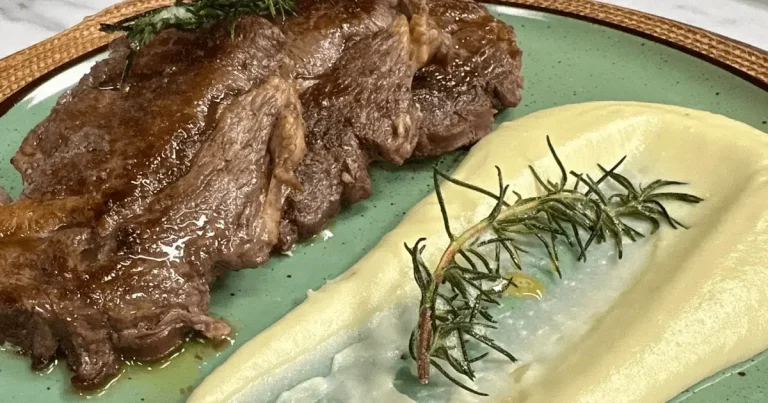 Foto da receita de Contrafilé na manteiga com aligot