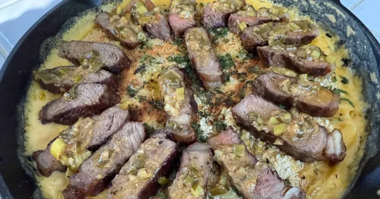 Foto da receita de Contrafilé na manteiga com macarrão crocante