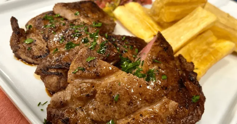 Foto da receita de Copa-lombo com mandioca frita e vinagrete