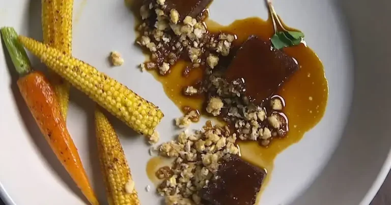 Foto da receita de Coração de boi ao marsala com farofa de castanhas e legumes
