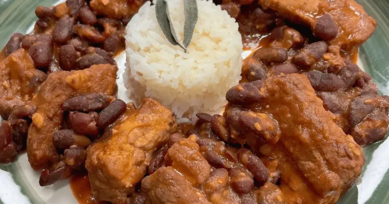 Foto da receita de Costelinha suína com feijão-vermelho e arroz