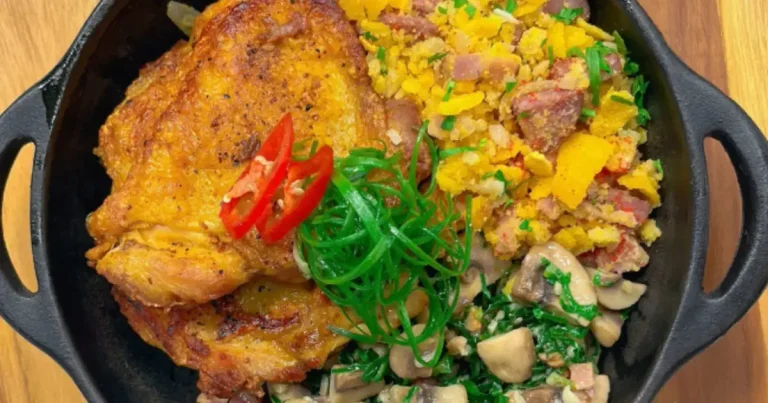 Foto da receita de Coxa e sobrecoxa com farofa mineira e couve refogada com cogumelos