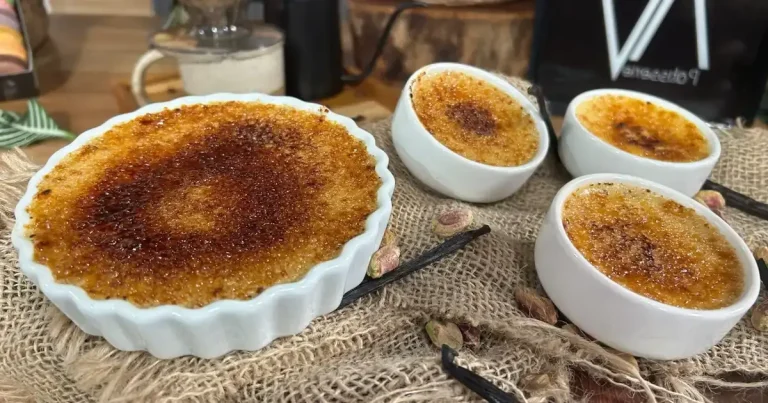 Foto da receita de Creme brûlée de baunilha e pistache