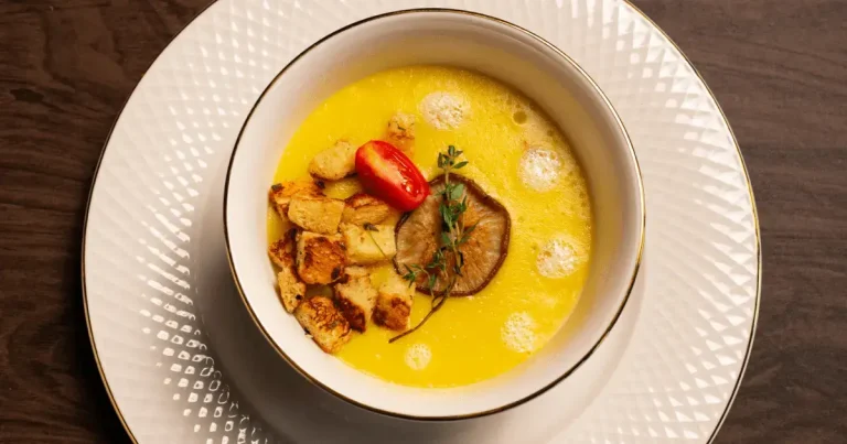 Foto da receita de Creme de mandioquinha com ragu