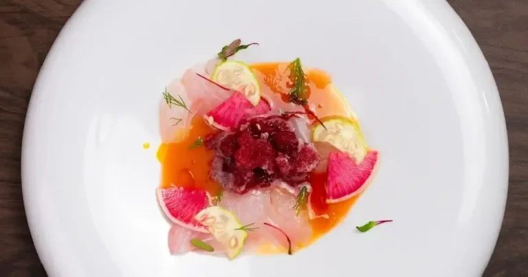 Foto da receita de Crudo de peixe com aguachile de acerola e maxixe