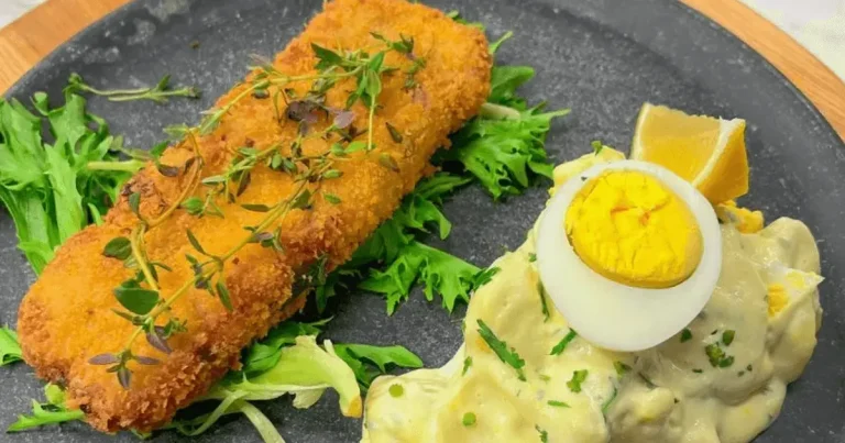 Foto da receita de Empanado de frango e salada de batata com ovo