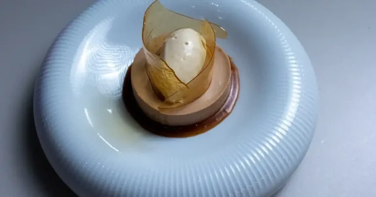 Foto da receita de Entremet de caramelo com abacaxi