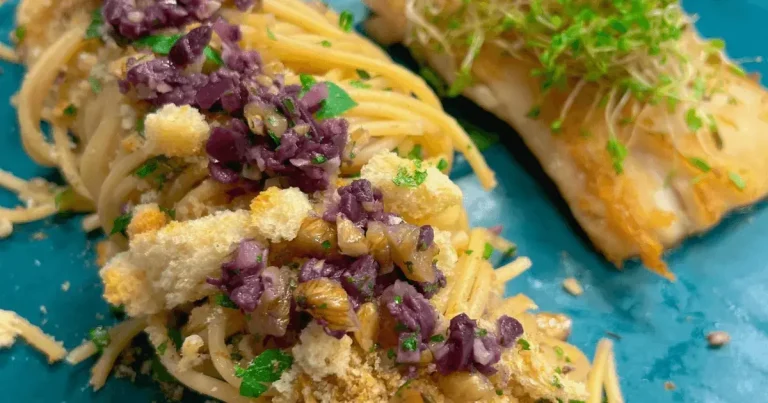 Foto da receita de Espaguete à molicata com tapenade de azeitonas e filé de pescada