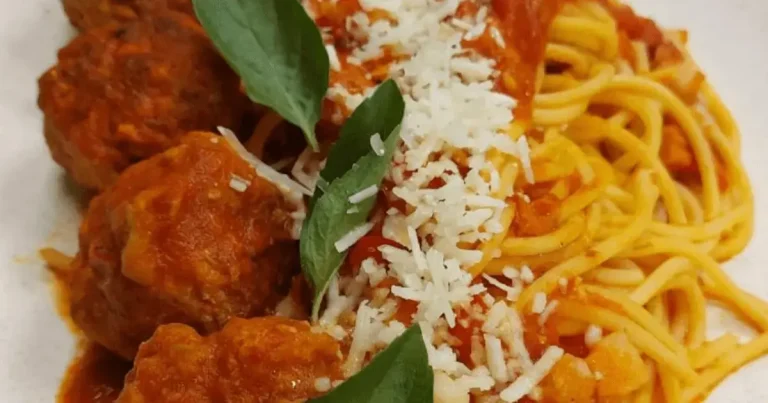 Foto da receita de Espaguete ao molho de tomate com almôndega suína