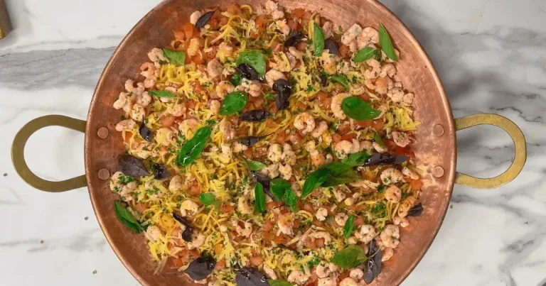 Foto da receita de Espaguete ao molho de tomate picante com camarão