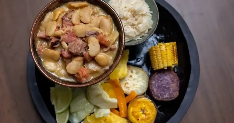 Foto da receita de Favada com arroz de cambuci e legumes e frutas no vapor