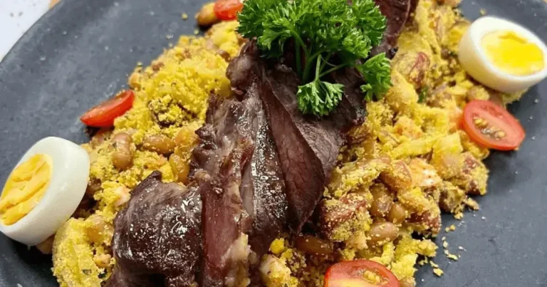 Foto da receita de Feijão-tropeiro com bife de carne de sol