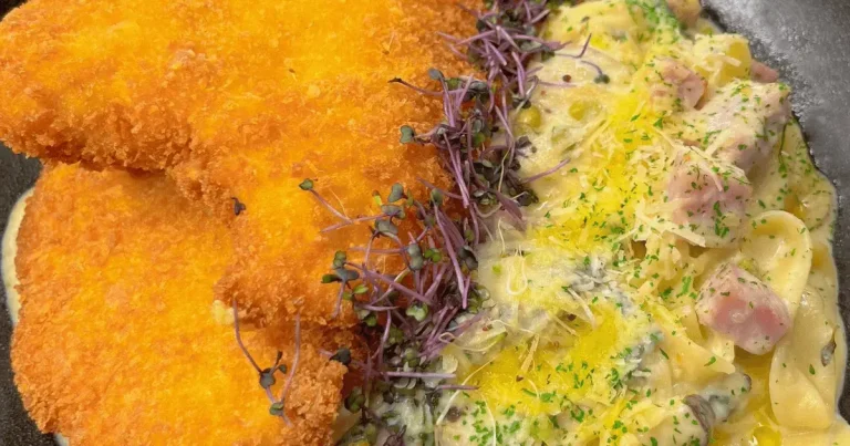 Foto da receita de Fettuccine parisiense com filé de frango empanado