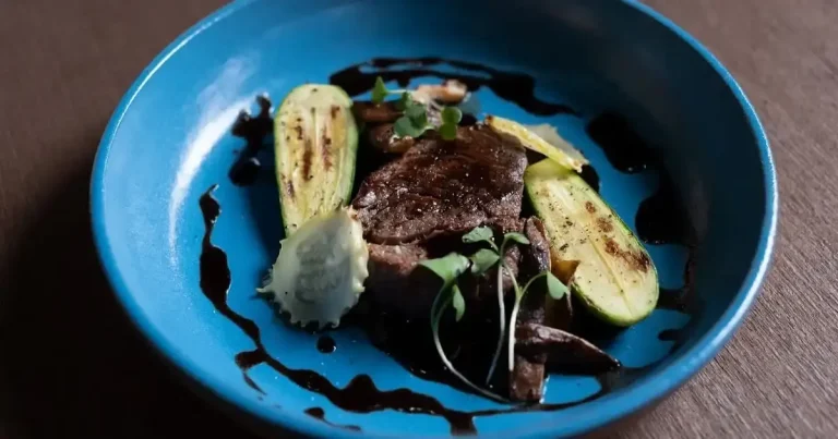Foto da receita de Filé mignon com abobrinha e cogumelos