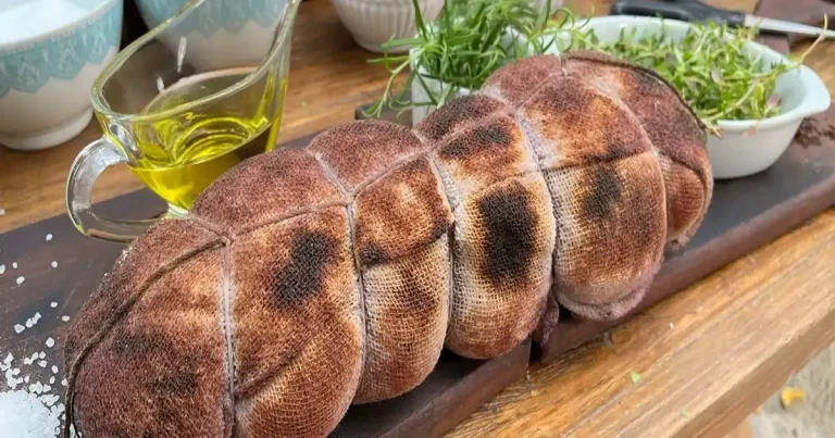 Foto da receita de Filé mignon enrolado no pano com vinho tinto