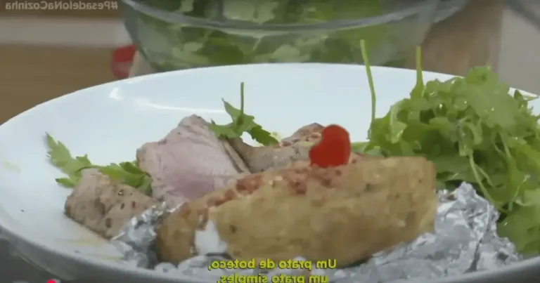 Foto da receita de Filé mignon suíno com batata recheada e salada de rúcula