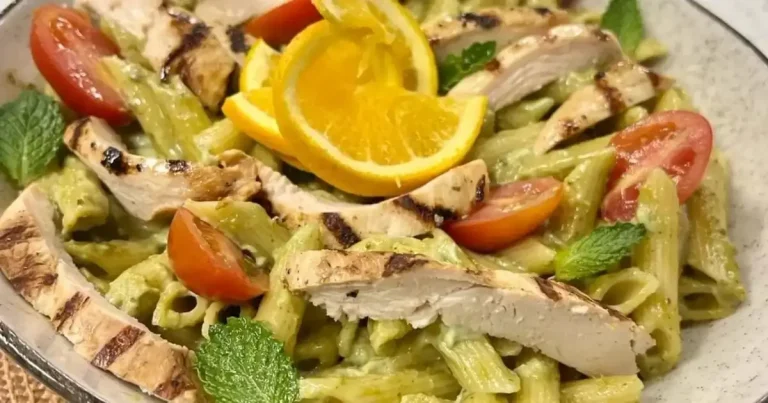 Foto da receita de Frango com macarrão ao pesto de laranja